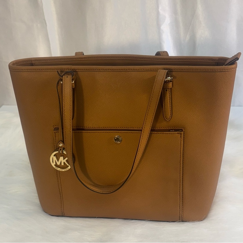 New Michael Kors Jet Set Saffiano Leather Acorn Pocket Tote Gold Accents NWOT
